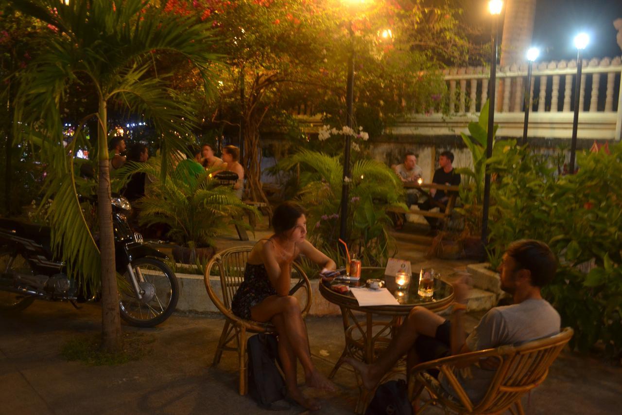 Here Be Dragons Hostel Battambang Exterior photo